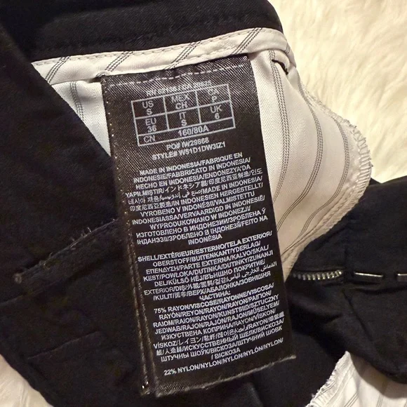 GUESS Women's Black Shorts - Picture 7 of 7